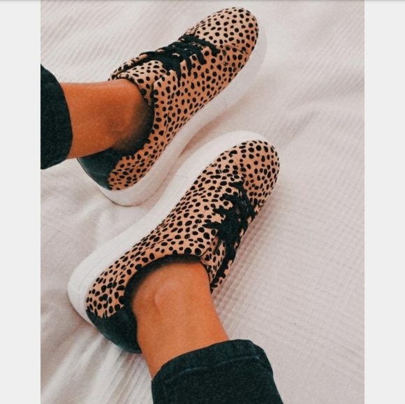 🚨Leopard Sneaker collection// lace up sneaker - Picture 3 of 8
